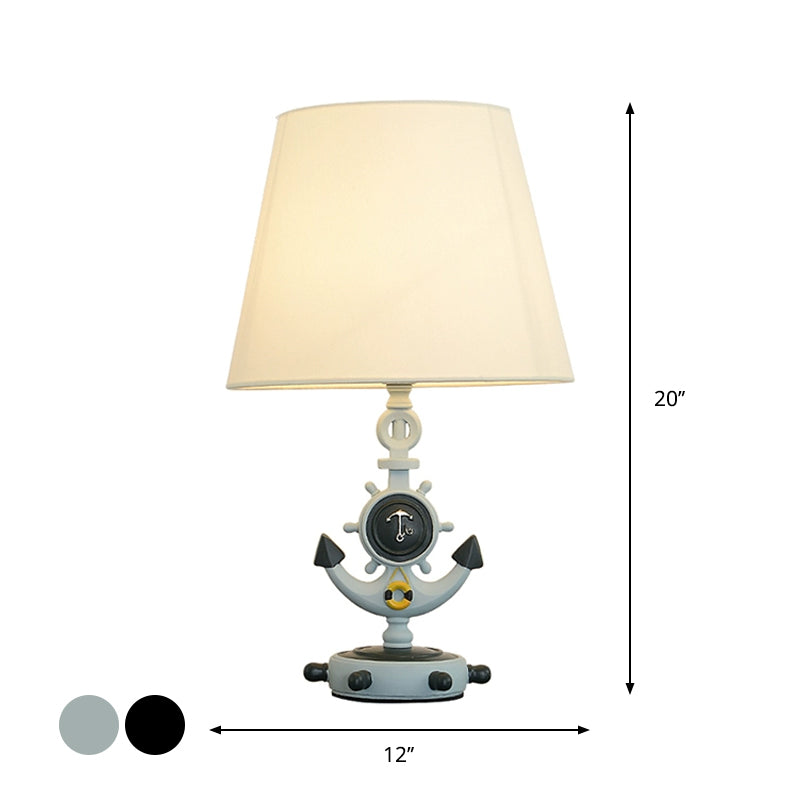 Lampada da tavolo a cono nautico in tessuto 1 luce per sala studio, illuminazione notturna con base di ancoraggio e piedistallo del timone in nero/blu