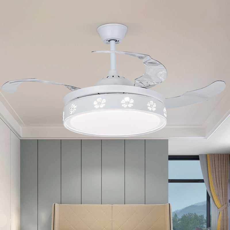 Metalen cirkel semi montage verlichting modernisme wit 3 bladen led hanger ventilator licht met bloesemontwerp, 42 "breedte