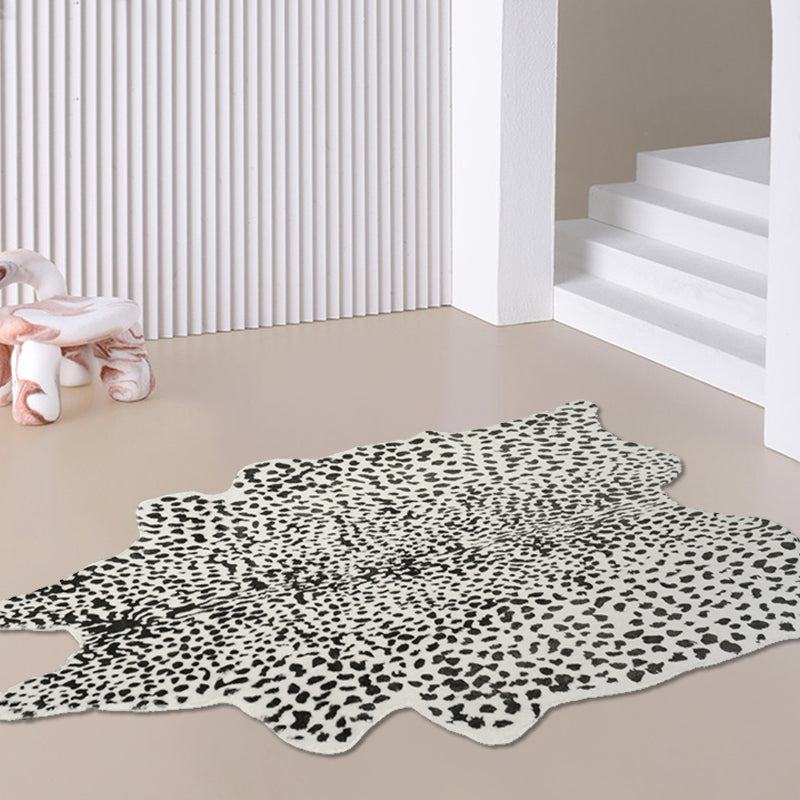 Unique Leopard Pattern Rug Nordic Rug Polyester Washable Non-Slip Pet Friendly Carpet for Living Room