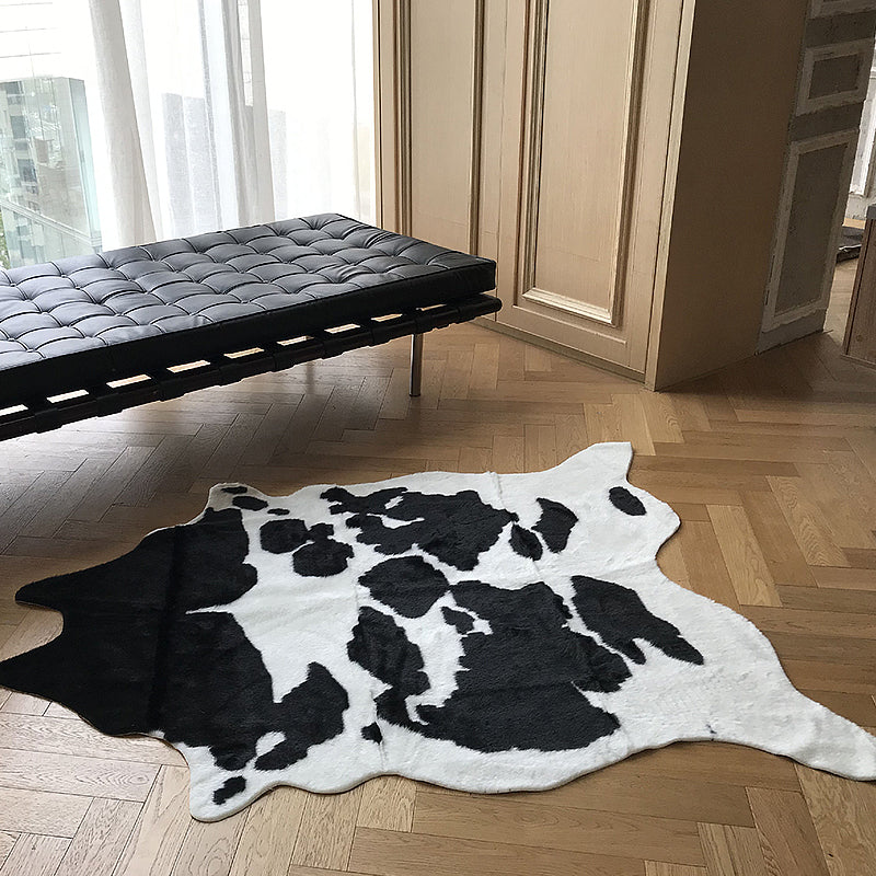 Funky koeienhuidpatroon Tapijt zwart Noordse tapijten polyester wasbaar niet-slip huisdiervriendelijk tapijt voor woonkamer