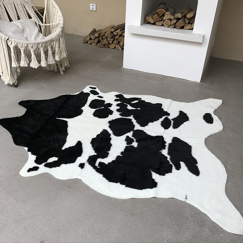 Funky koeienhuidpatroon Tapijt zwart Noordse tapijten polyester wasbaar niet-slip huisdiervriendelijk tapijt voor woonkamer
