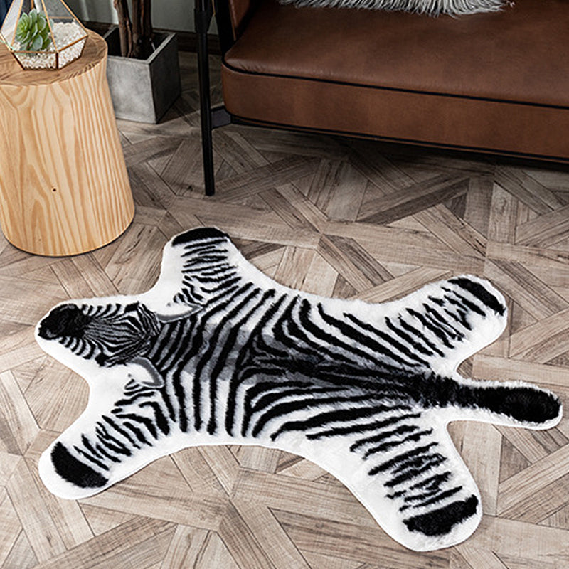 Black Zebra Striped Pattern Rug Polypropylene Modern Rug Washable Non-Slip Pet Friendly Carpet for Living Room