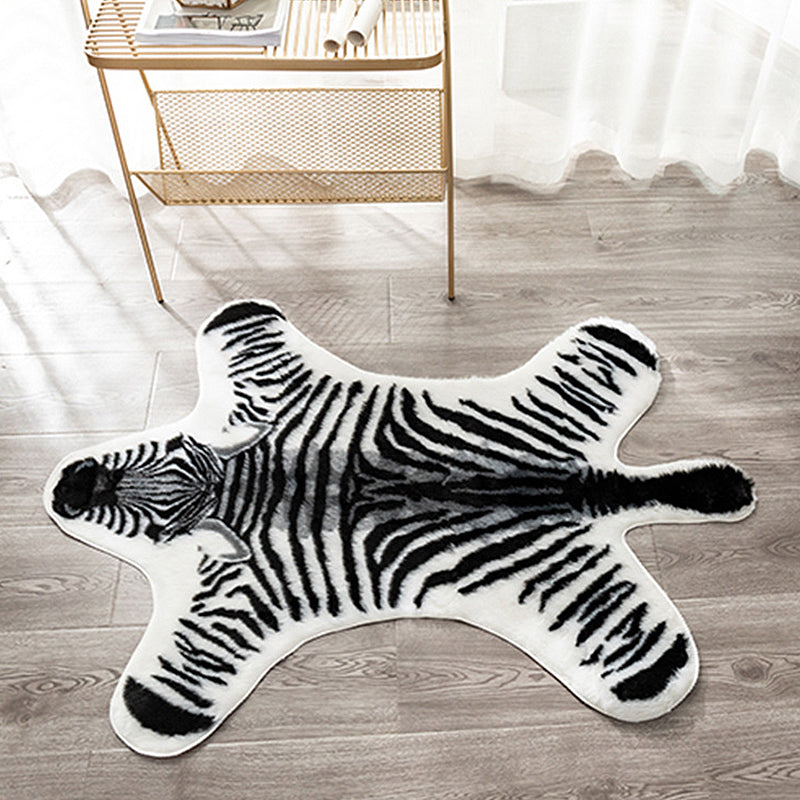 Black Zebra Striped Pattern Rug Polypropylene Modern Rug Washable Non-Slip Pet Friendly Carpet for Living Room