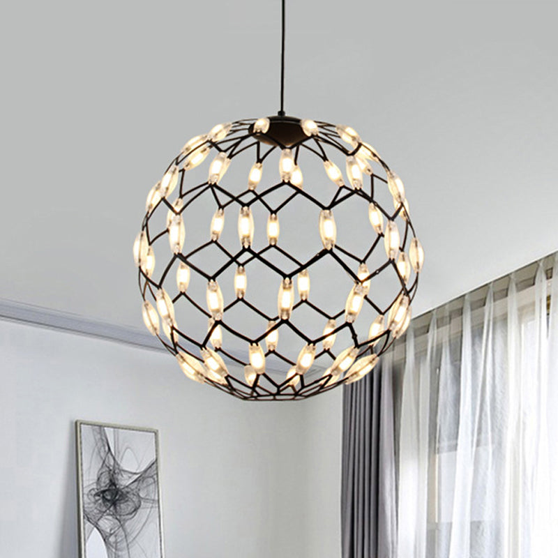 Design Hollow Metal Globe Chandelier LED contemporain lampe de suspension en noir / blanc