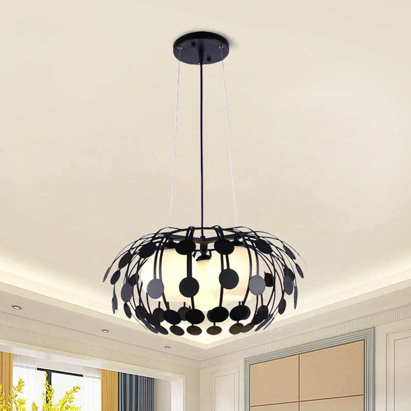Chandelier de globe noir / blanc moderne 3 lumières en verre blanc suspendu plafonnier avec cadre en fer ovale