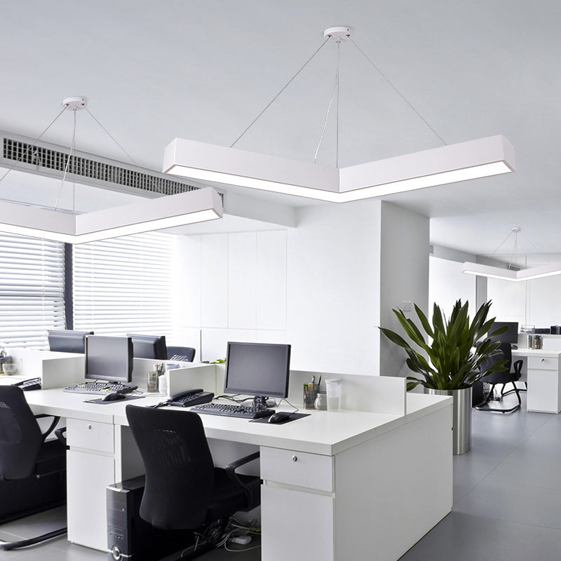 V-förmige kommerzielle Anhänger Beleuchtung Minimalismus Metall Schwarz/Weiß LED Hanging Lampe, 23,5 "/35,5"/47 "breit