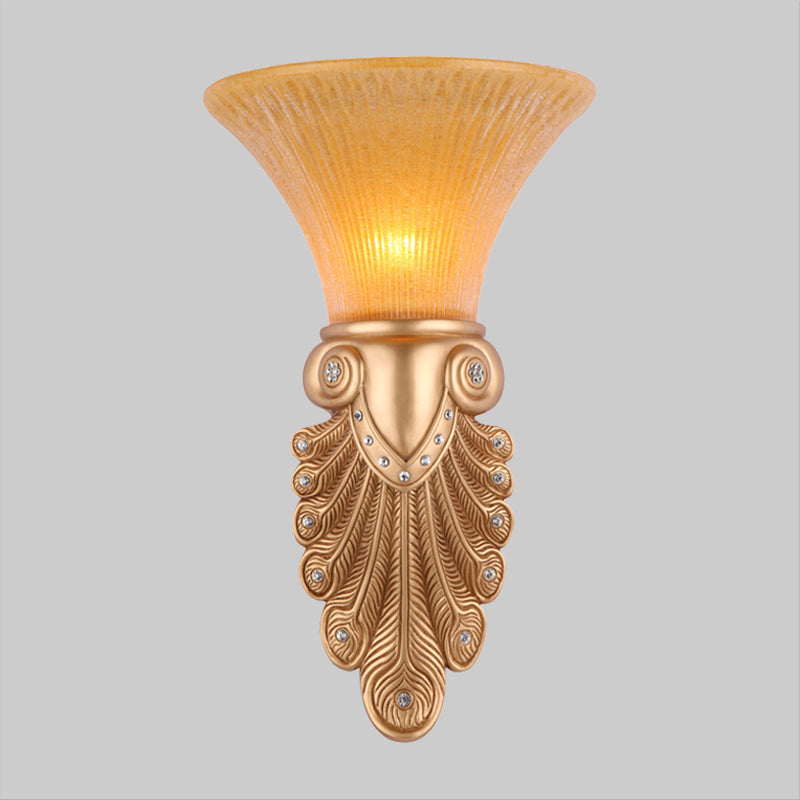 Umgekehrtes Glockenschlafzimmer Wandleuchte Lagelhaus Opal Fleuchtetglas 1-Köpfen goldene Wandleuchte mit Pfauenfeder, 10 "/13" breit