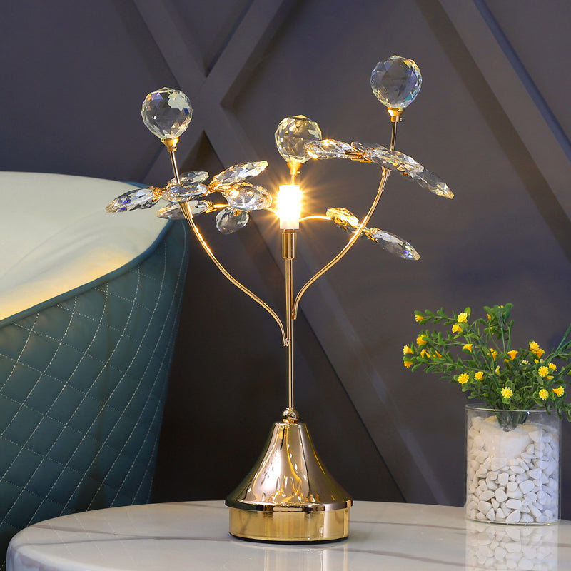 Facettierte Kristallkugel und Blatt Nachtlampe modernistische Einzelkopftischleuchte in Gold