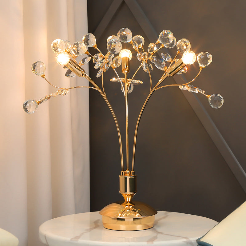 Lampada da comodino in cristallo smussato a globo Stile semplice 3 luci Illuminazione da scrivania in oro con piedistallo circolare