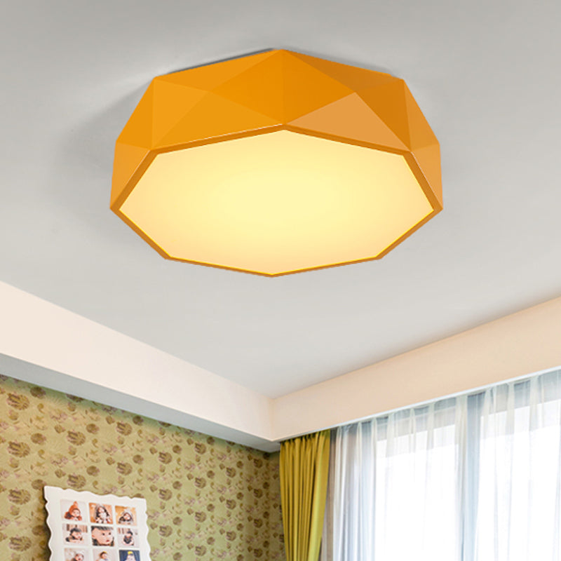 Apparecchio di illuminazione da incasso per salotto a LED. Soffitto contemporaneo rosso/giallo/verde con paralume acrilico poligonale