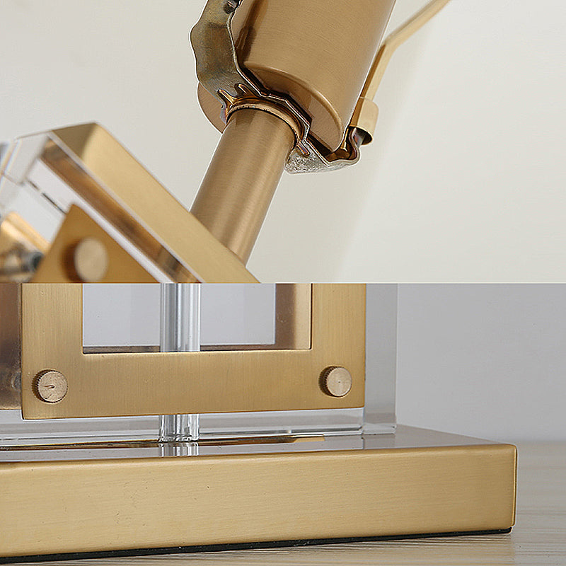 Accensione da tavolo da trapezoide a 1 luce Lampio da comodino in tessuto bianco minimalista con piedistallo dorato