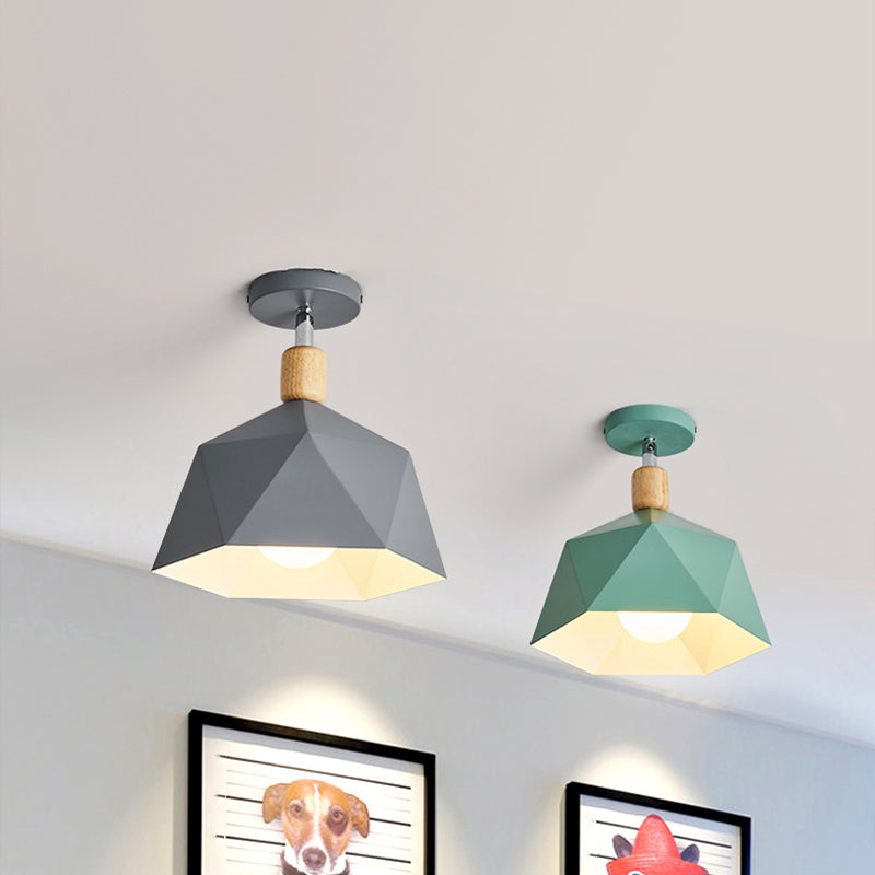 Lámpara de montaje en techo giratoria Macaron de 1 bombilla metálica semi empotrada Polygon Corridor en verde/gris/blanco con detalles en madera