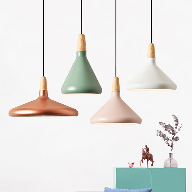 Plafonnier suspendu à suspension macaron aluminium 1 bulbe rose / or / gris et pendant en bois
