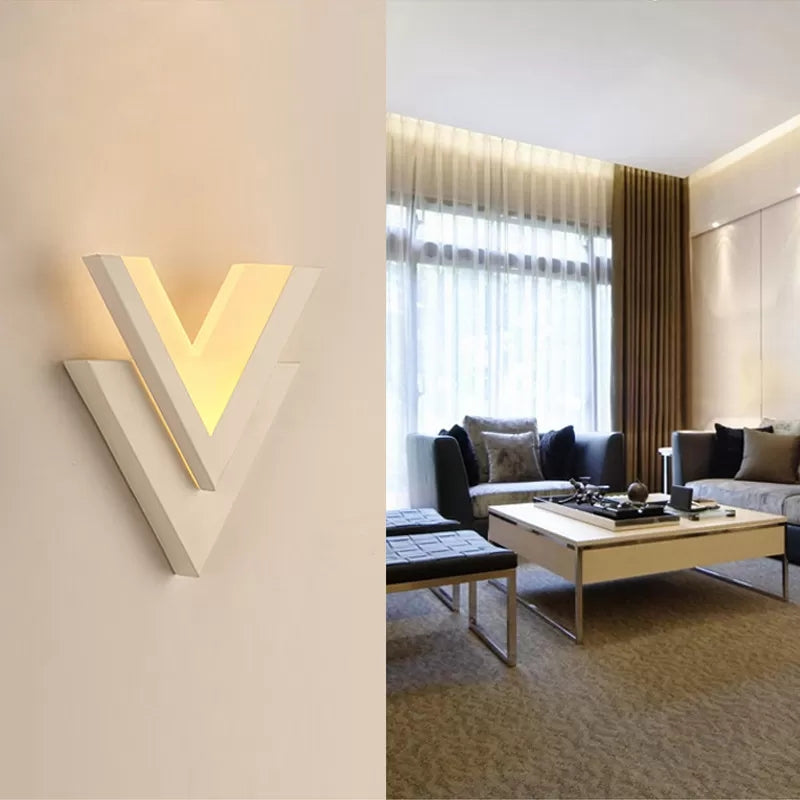 Monocromo a parete a V Luce moderna a LED acrilico Sconce da soggiorno per soggiorno