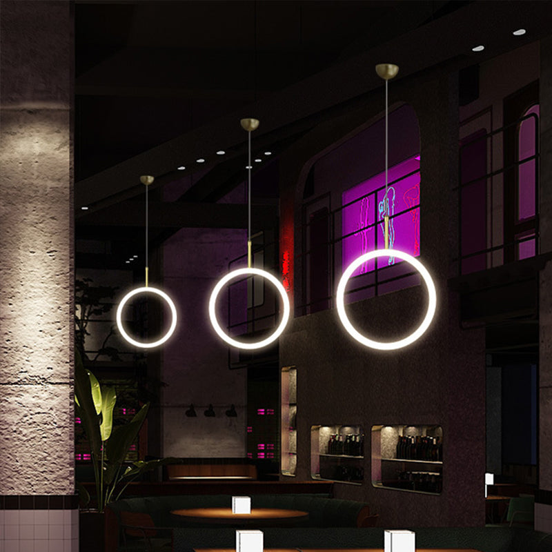 Halo Ring Restaurant Down Lighting Acrylique 8 "/ 11" Dia LED Minimalisme Pendentif Pendentif en or, lumière chaude / blanche