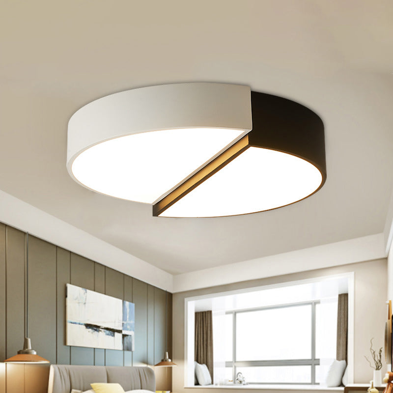 Minimalist Split Round Flush Light Metal 15"/19" Wide LED Bedroom Ceiling Mounted Lamp in Black and White