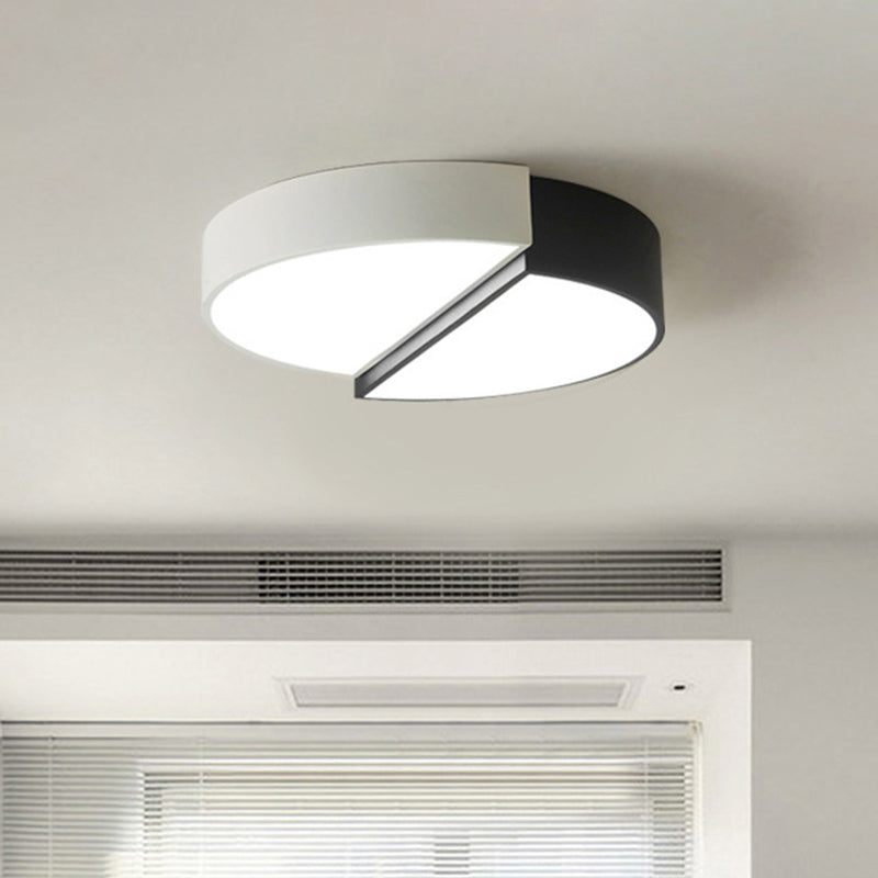 Minimalist Split Round Flush Light Metal 15"/19" Wide LED Bedroom Ceiling Mounted Lamp in Black and White