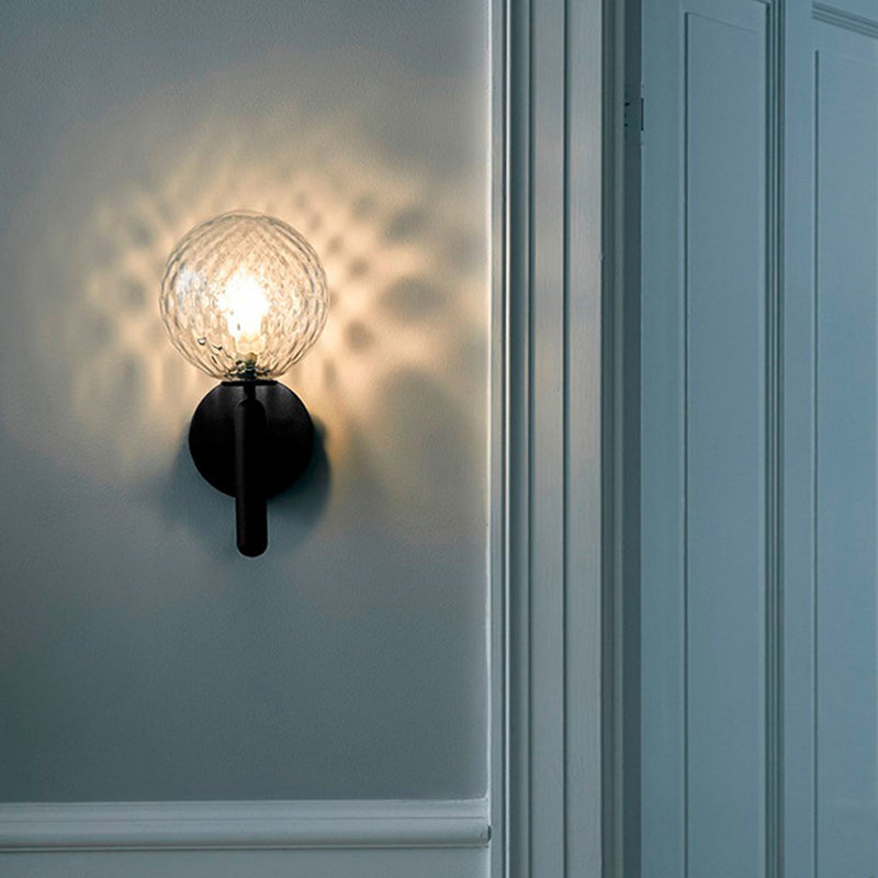 1-Licht-Nachtwand Lampe einfache schwarze Wandmontageleuchte mit Kugel weiß/klarer Wasserglasschatten