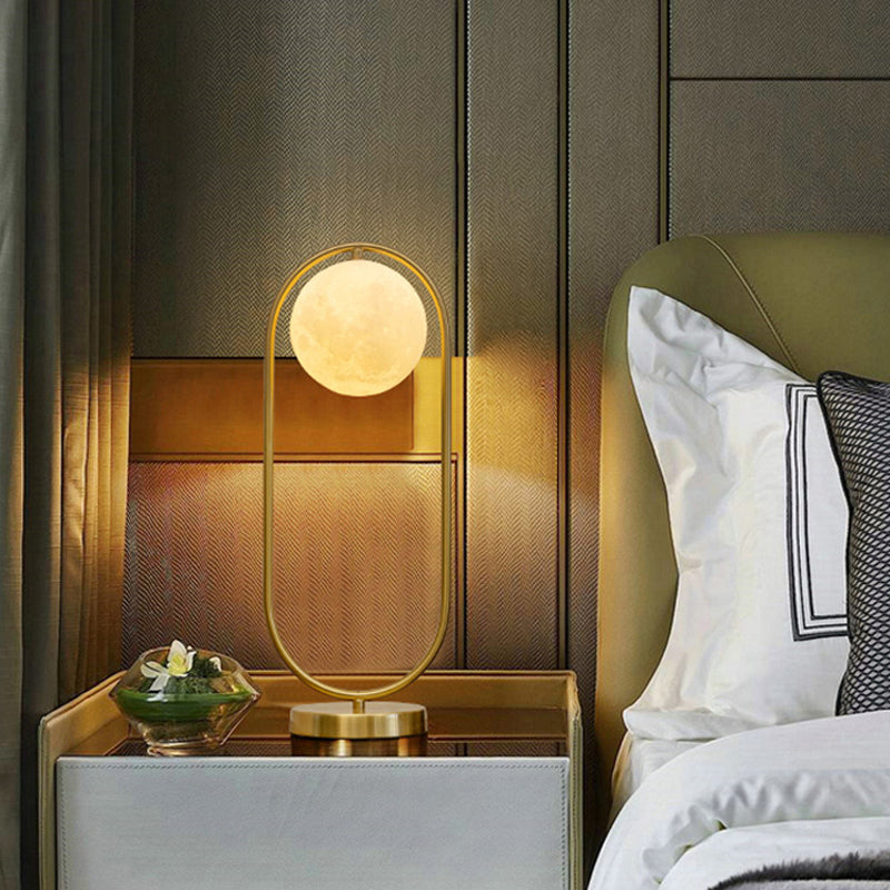 Luce da tavolo notturno ellittico oro Minimalista 1 comodino metallico con tonalità in vetro di latte luna finta