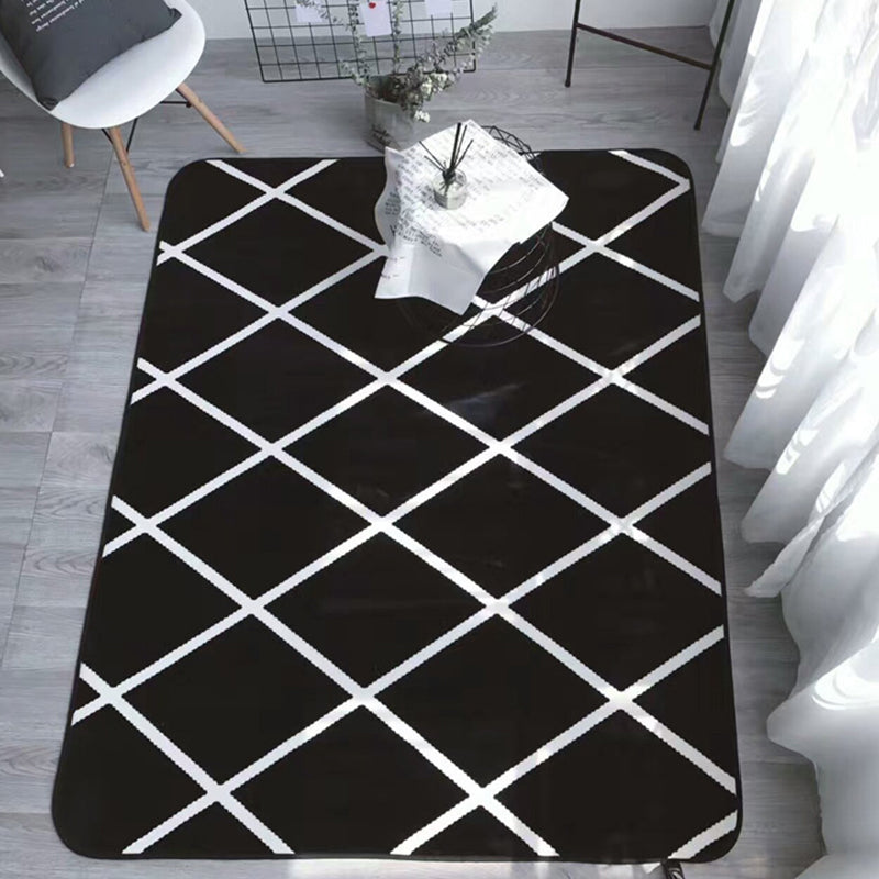 Modern Living Room Rug in Black and Grey Geometric Diamond Triangle Print Rug Polyester Anti-Slip Area Rug