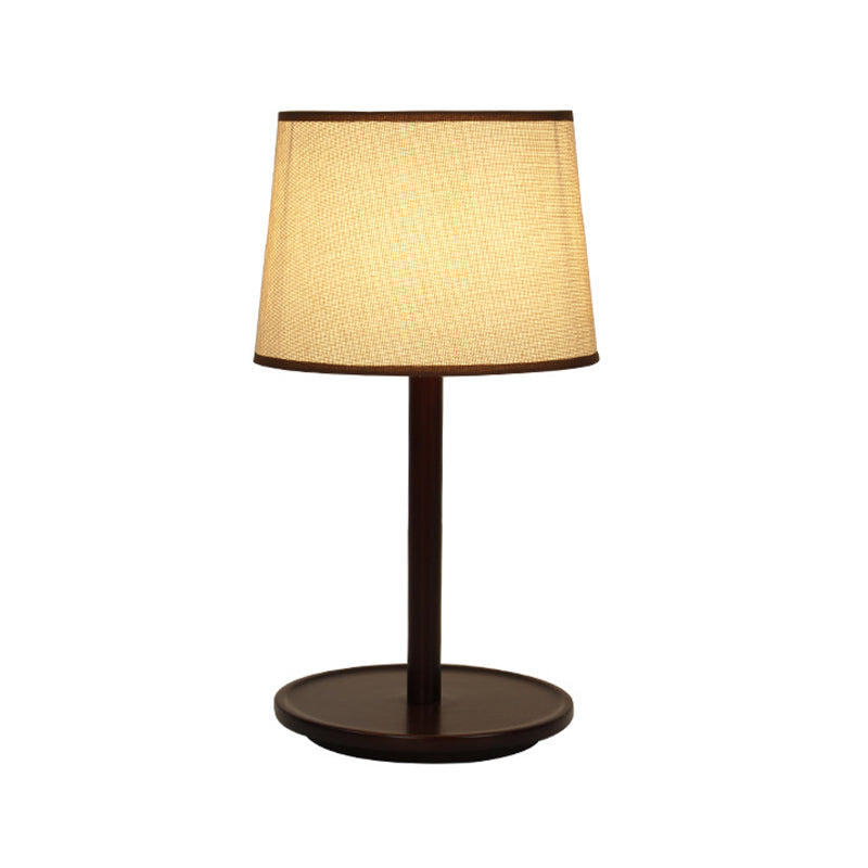 Lampe à ombre effilée lampe nordique tissu 1-Light Beige / Nightstand brun foncé Lumière avec base en bois