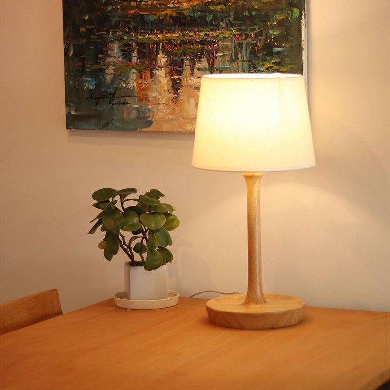 Fabric Empire Shade Lámpara de soporte Noche Estilo simple 1 Bulbo Iluminación de mesa de madera para sala de estar