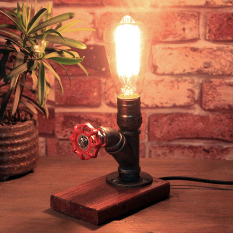 Metall Silber Finish Nacht Lampen-Wasserhahn-ähnlicher Tischleuchte im industriellen Stil mit Wasserventil-Deco