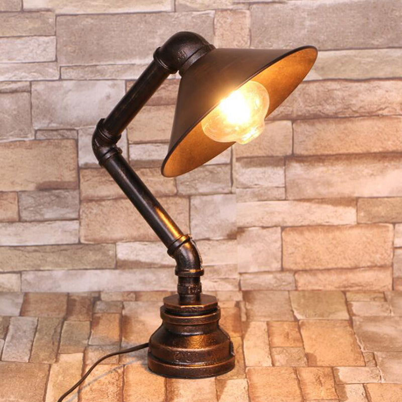 Lampada da comodino industriale a 1 luce conica in ferro da comodino con braccio piegato in bronzo