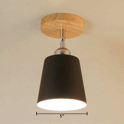 1 Glühbirne in der Nähe der Deckenleuchte Nordic Tapered Shade Metal Semi-Flush Mount Light mit hölzernem Baldachin in Schwarz/Weiß