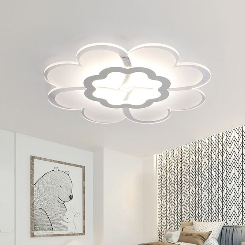 16.5"/20.5"/31" W Ultrathin Flower Flushmount Minimalistic Acrylic Bedroom LED Close to Ceiling Light in Warm/White Light