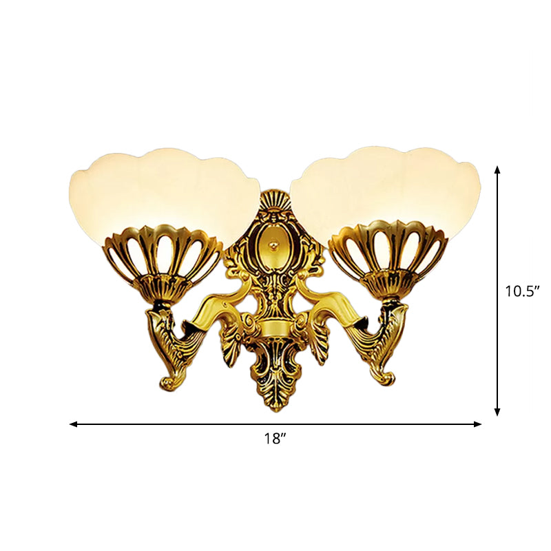 Montaggio murale lattente di vetro lattiginoso Antique a 2 teste Idee di illuminazione a parete in bronzo