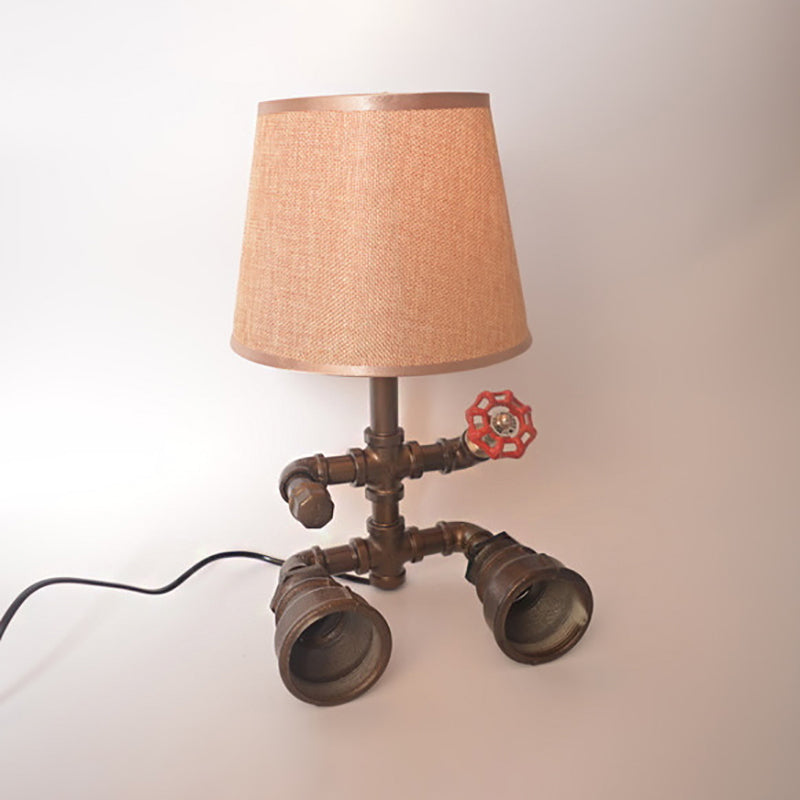 Lampada da tavolo conica in tessuto Illuminazione da tavolo da ristorante vintage elegante a 1 luce con tubo dell'acqua in bronzo