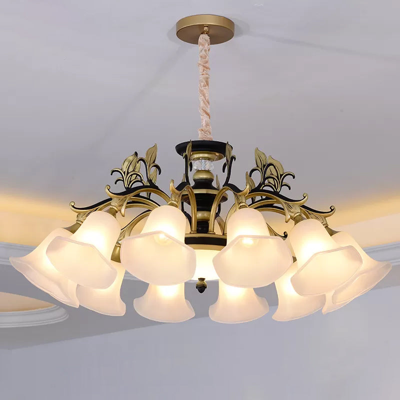 Bellflower Frosted White Glass Kroonluchter boerderij 3/6/12 Hoofden woonkamer hangende verlichtingsarmatuur in brons