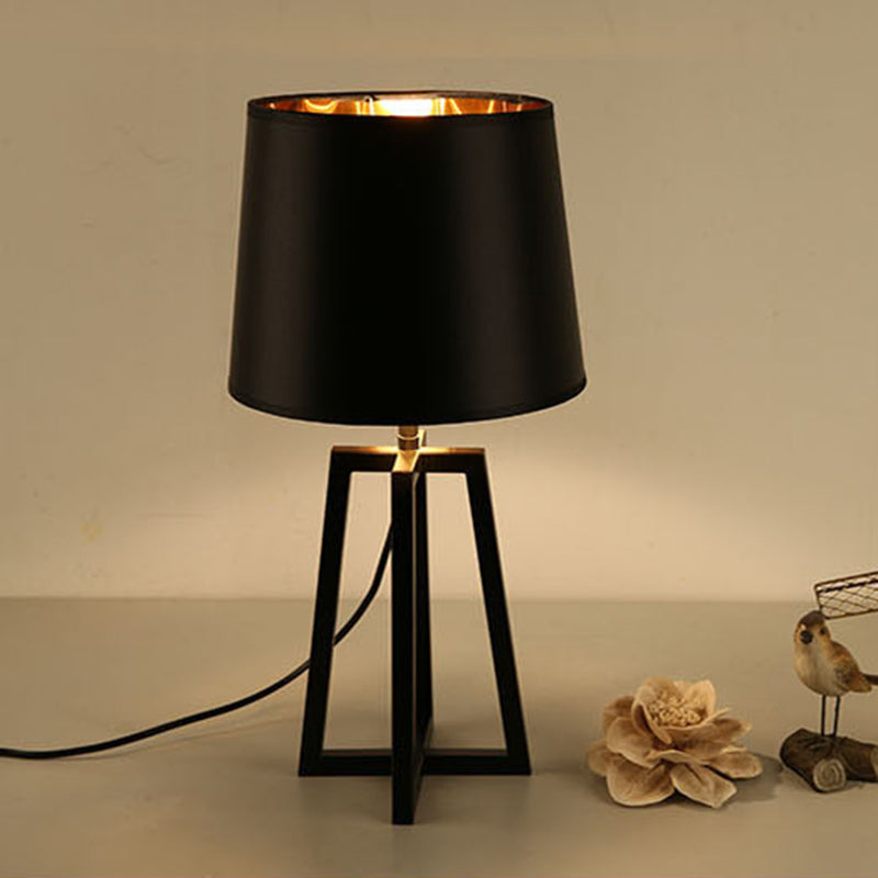 Taps toelopende schaduw Nachtlamp Noordelijke 1 kop Zwart/Wit Tafel Stand Licht met Trapezoid Stand