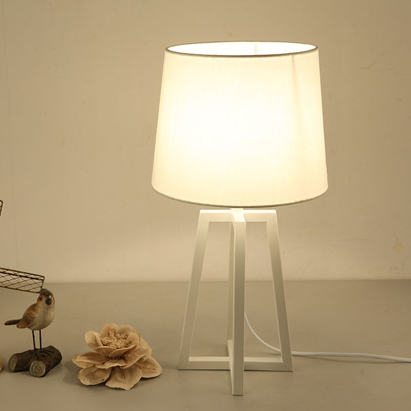 Taps toelopende schaduw Nachtlamp Noordelijke 1 kop Zwart/Wit Tafel Stand Licht met Trapezoid Stand