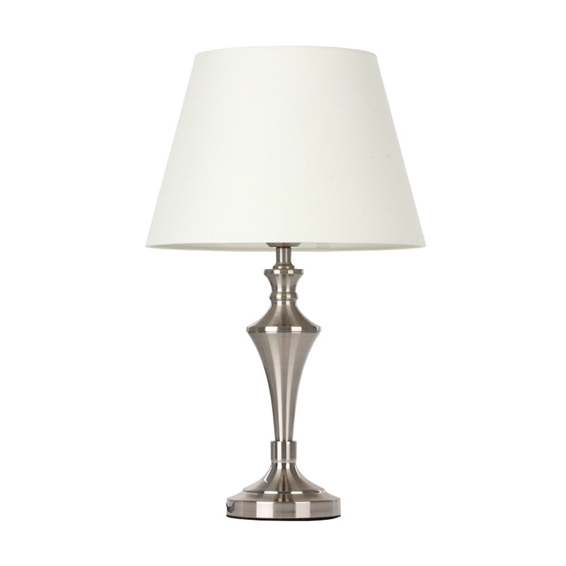 Weißer konischer Tischlicht modern
