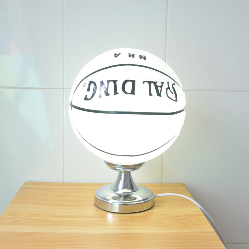 Lampada da scrivania da basket in stile sportivo Lampada da tavolo in vetro a una luce con cavo di collegamento per la cameretta dei bambini