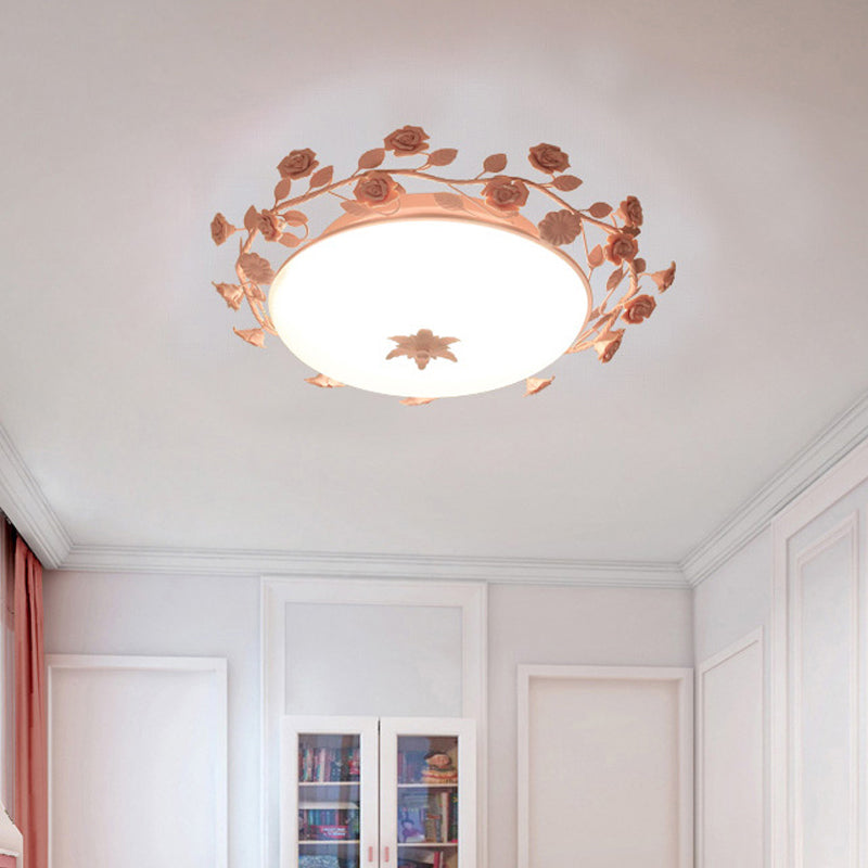 Pastoral Style Dome Flush Plafond Licht 1 Licht Mat Wit Glas Flush Mount Lamp met bloem Deco in Roze