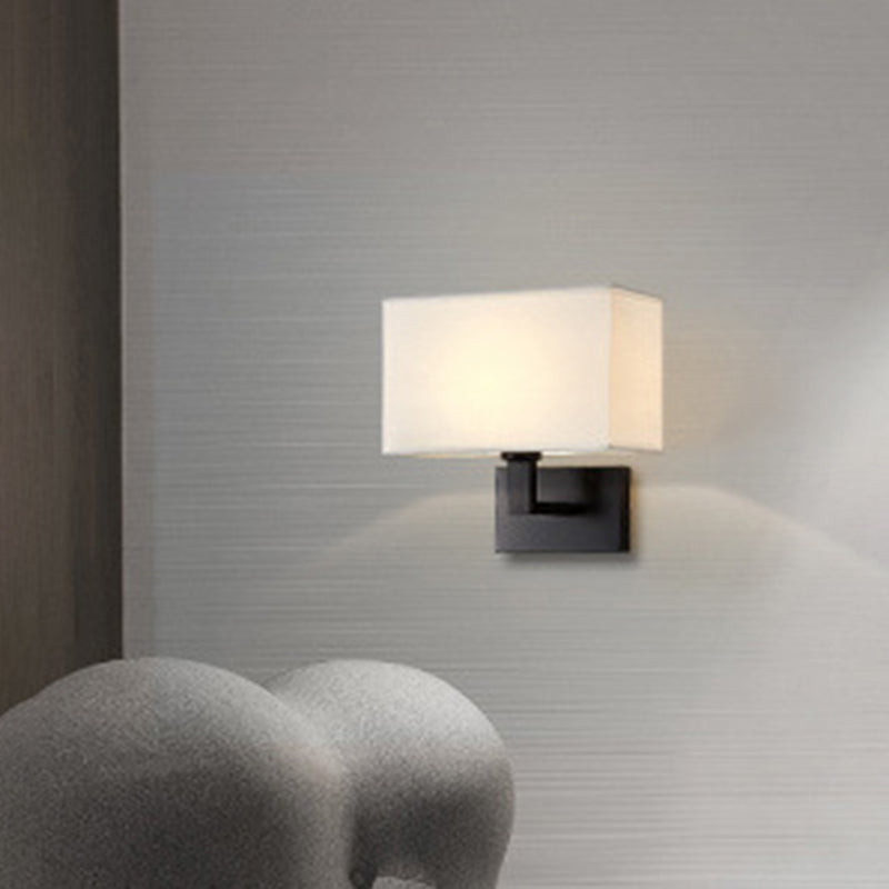 Postmoderne Quaderleuchte Lampenmaterial 1-Licht-Nacht-Lesen Wandleuchte in Weiß/Beige/Braun mit Schwarz/Gold Arm