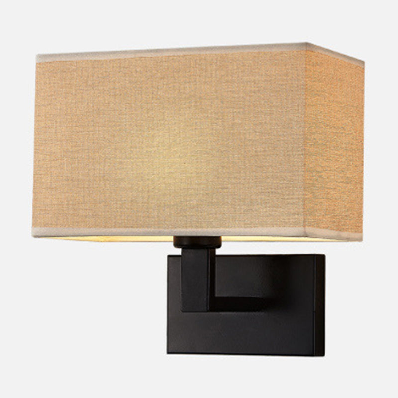 Postmoderne Quaderleuchte Lampenmaterial 1-Licht-Nacht-Lesen Wandleuchte in Weiß/Beige/Braun mit Schwarz/Gold Arm