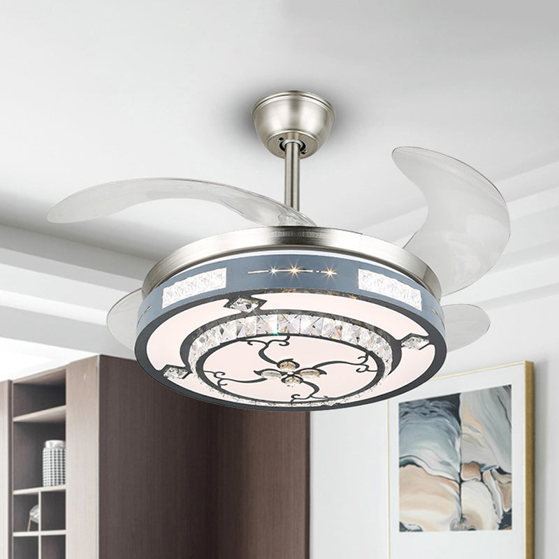 Runde Hanging Lüfterlampenlampe Moderne Kristall 19 "breites LED Silber Semi Flush Mount Light, 4 Klingen