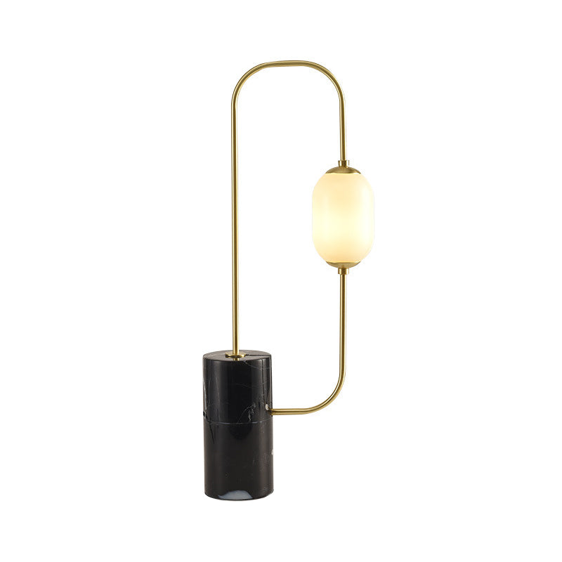 Lampada da tavolo Circuit Nightstand Light Designer in marmo a 1 luce nera e ottone con paralume ovale in vetro lattimo