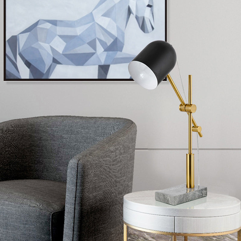 Lámpara de diseño de luz de escritorio X de brazo ajustable 1 lámpara de tareas de latón y negro con sombra de cloche