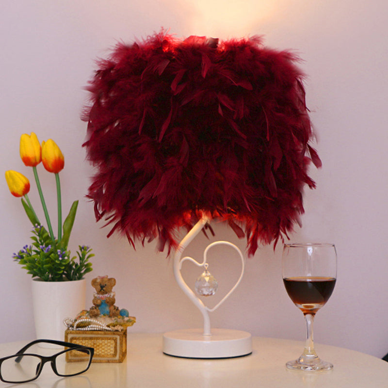 Mesa de estar de batería Lámpara de soporte de plumas de plumas simples en blanco/rosa/burdeos con marco de corazón y orbe de cristal