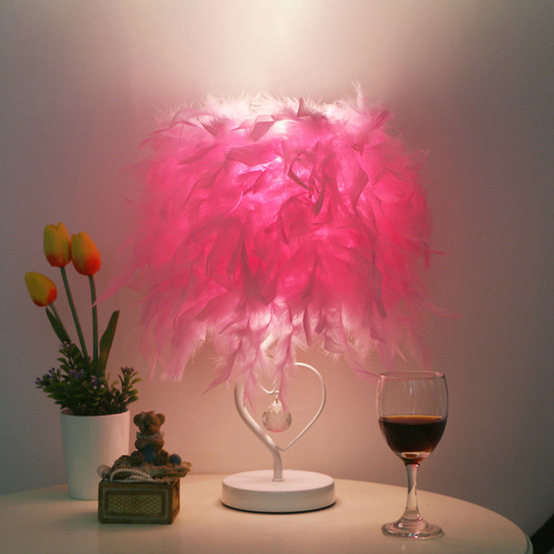 Mesa de estar de batería Lámpara de soporte de plumas de plumas simples en blanco/rosa/burdeos con marco de corazón y orbe de cristal