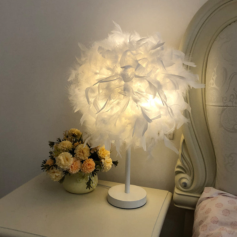 Federkugel Nachttisch leichter nordischer Stil 1-Licht weiße Tischlampe für Schlafzimmer