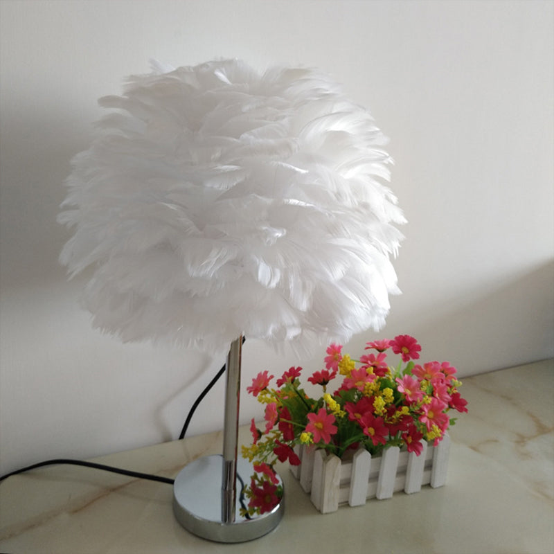 Moderna lampada da tavolo plug-in Artichoke Feather 1 luce Lampada da comodino per ragazze in rosa/grigio/bianco