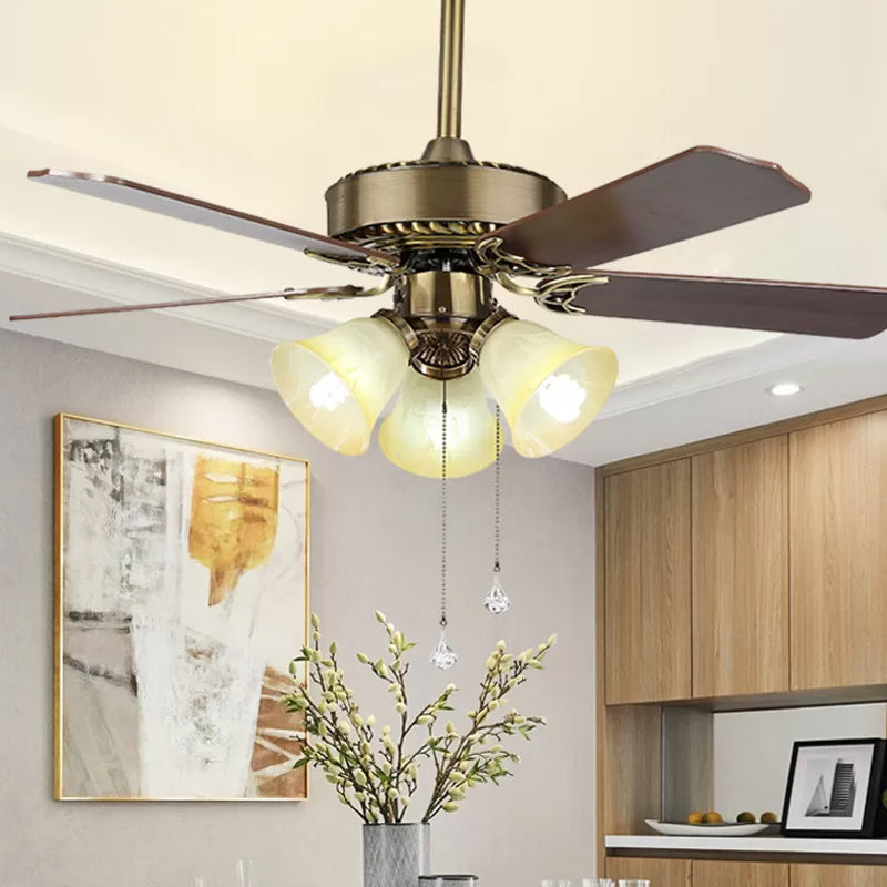 42 "largeur 3-Light Bell Semi Flush Mount Farmhouse Finition Gold Verre givré 3 lames Plafonde Fan Fan Laut avec chaîne de traction