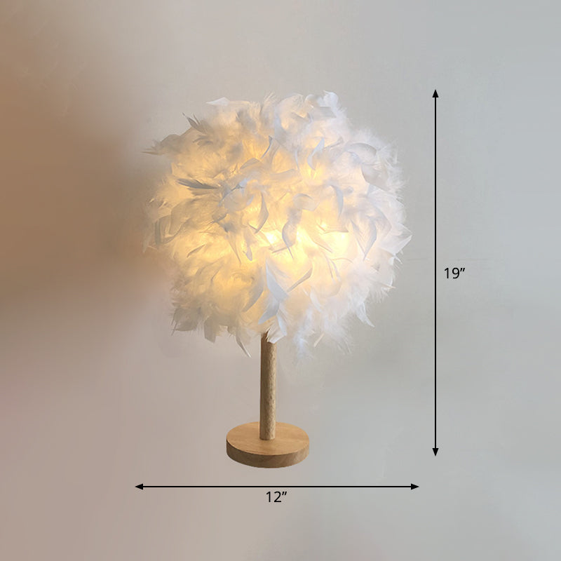 Lampada da comodino nordica a 1 testa Lampada da comodino a sfera bianca con paralume in piuma e base in legno