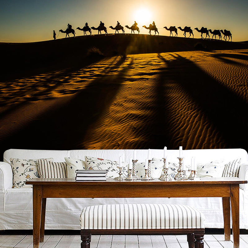 Donkere kleur moderne muurschildering hele woestijnlandschap met kameel bij zonsondergang muur decor voor thuis